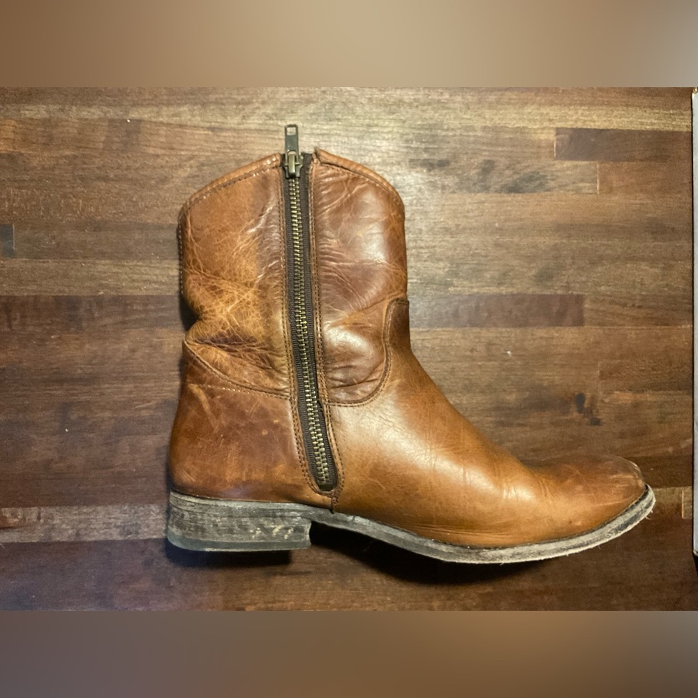 Frye Melissa Button Short Boot Cognac